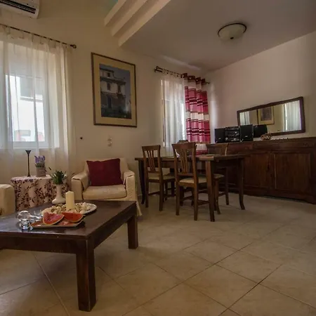 Elizabeth's Place Apartment